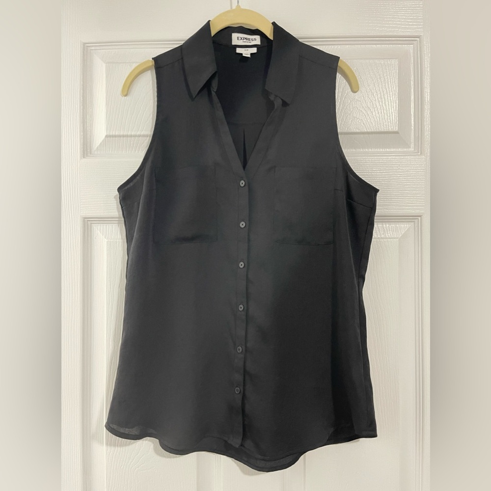 Express Sleeveless Slim Fit Portofino Blouse, Size M